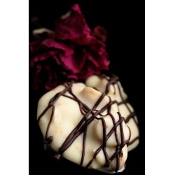 Puedes pedir información o hacer tu pedido en chocolatesartesanosamor@gmail.com
